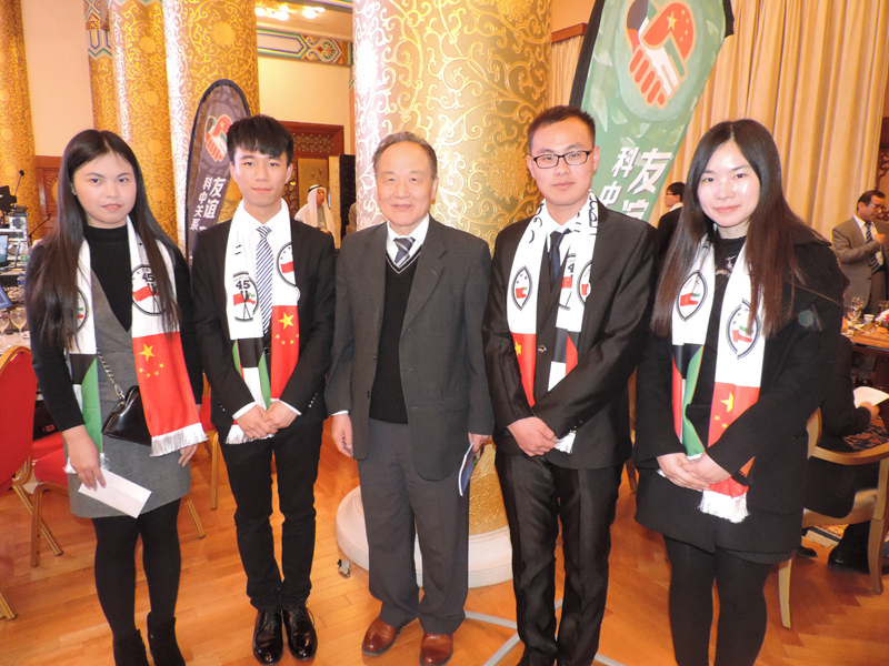 阿语系师生和我国前中东问题特使吴思科合影_副本.jpg
